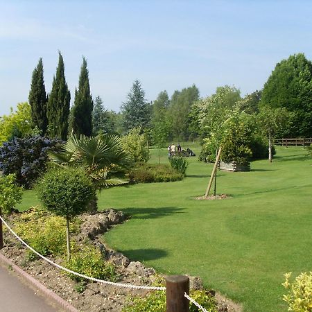 Hotel Abbaye Du Golf De Lesigny Eksteriør bilde