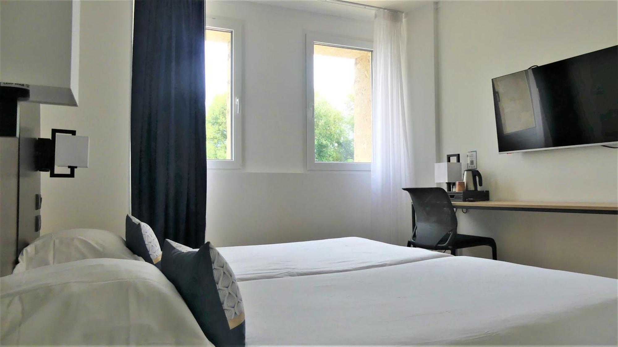 Hotel Abbaye Du Golf De Lesigny Eksteriør bilde