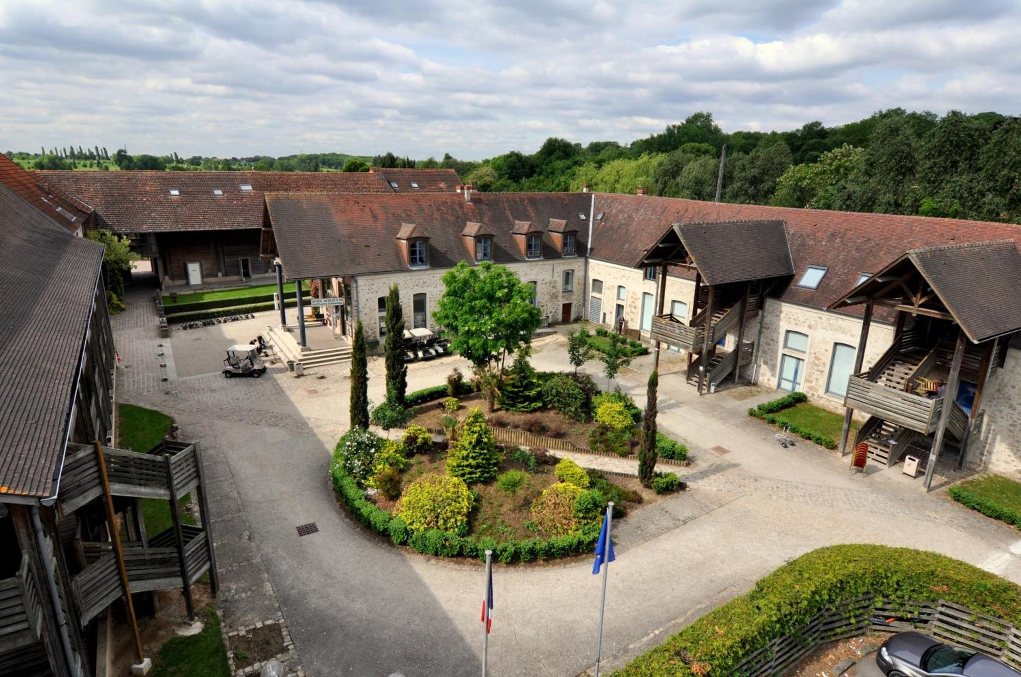 Hotel Abbaye Du Golf De Lesigny Eksteriør bilde