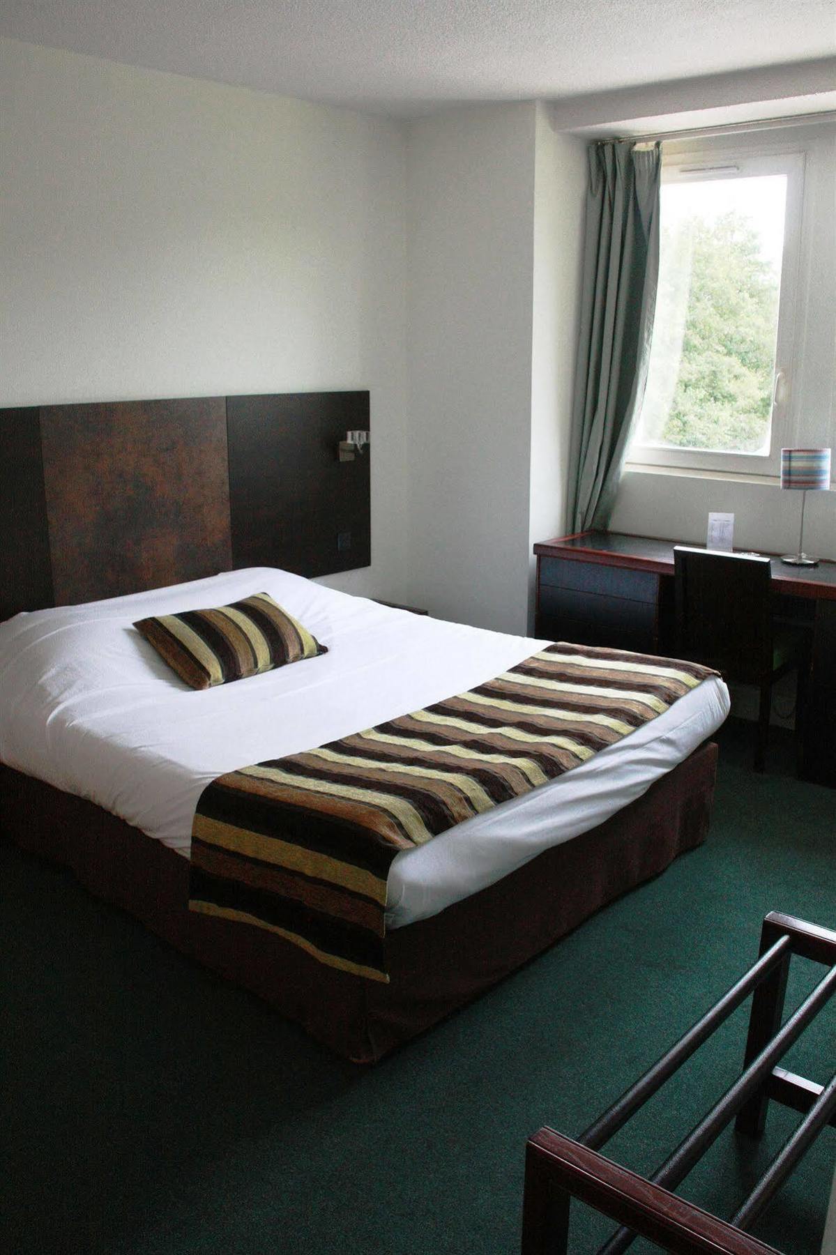 Hotel Abbaye Du Golf De Lesigny Eksteriør bilde