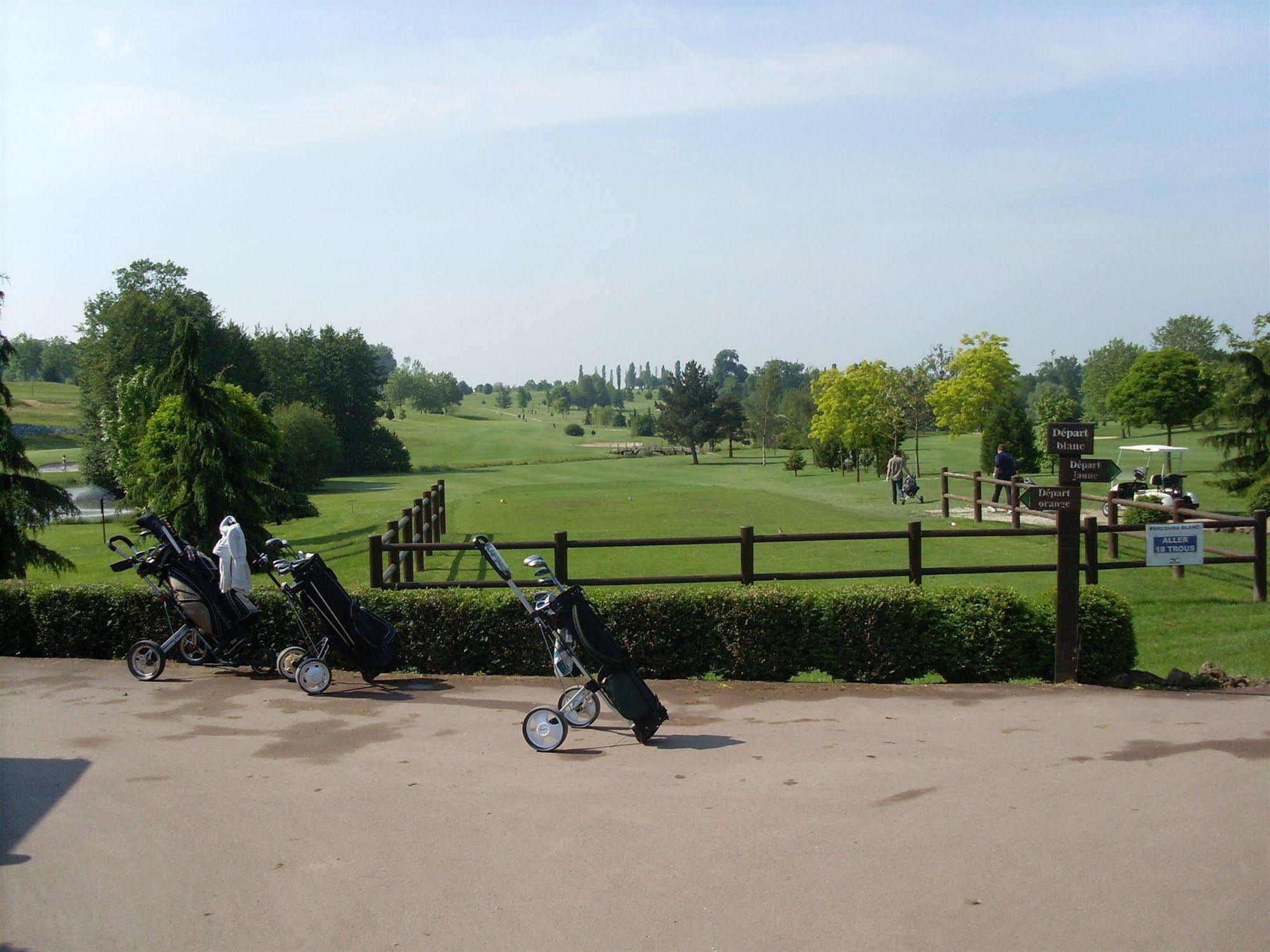 Hotel Abbaye Du Golf De Lesigny Eksteriør bilde